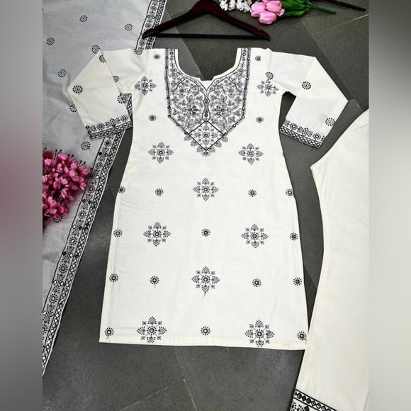 Lunching New Đěsigner Party Wear Top, Bottom With Dupatta With Heavy Embroidery - Picture 3 of 5